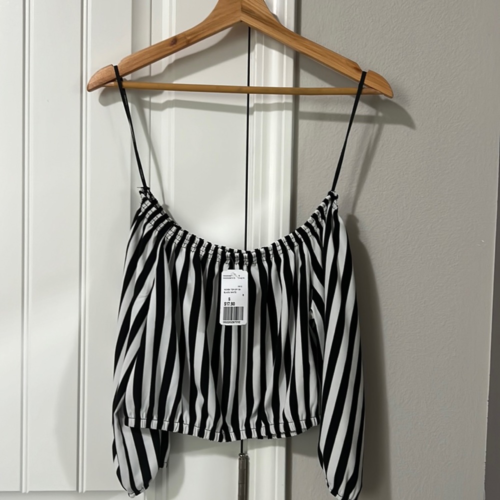 Forever 21 striped crop top. NWT. Size small
